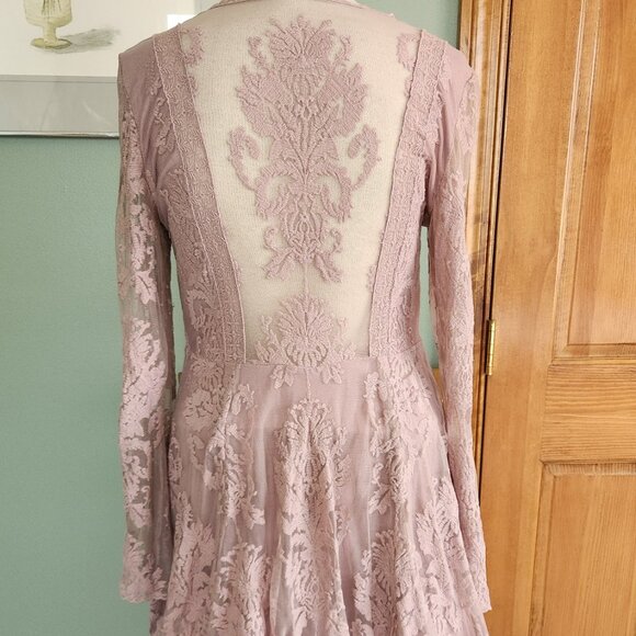 As Seen On Taylor Swift: Free People Reign Over Me Lace Dress - Picture 9 of 16